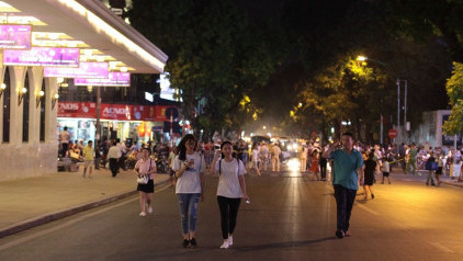 Phố đi bộ Hà Nội mở cửa mấy giờ?