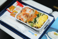 [Cập nhật] Đồ ăn trên máy bay Vietravel Airlines: menu và giá cả