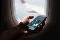 Lên máy bay có được dùng điện thoại không?