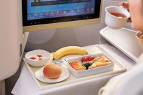 Vietnam Airlines khôi phục dịch vụ ăn uống trên chuyến bay