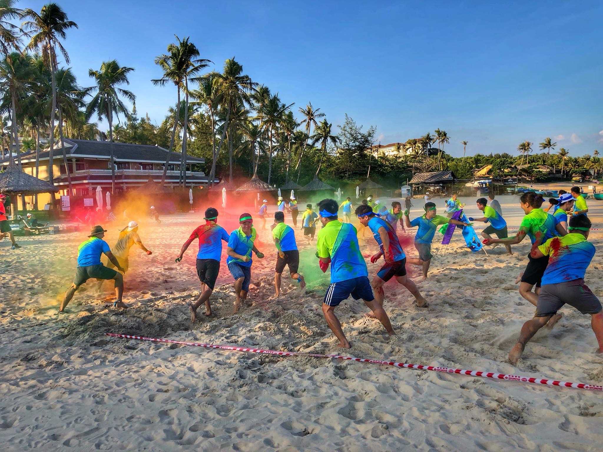 Không gian chơi team building rộng rãi và thoáng mát trên bãi biển