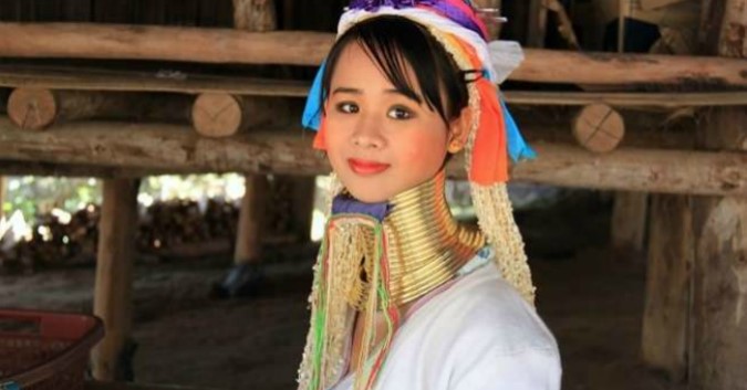 Những người đẹp cổ dài tại Thái
