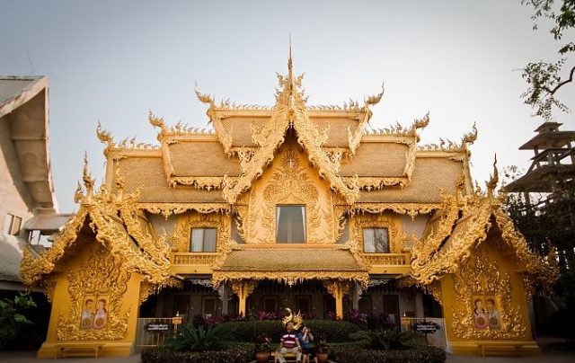 Kiến trúc Chùa Wat Rong Khun ở Thái