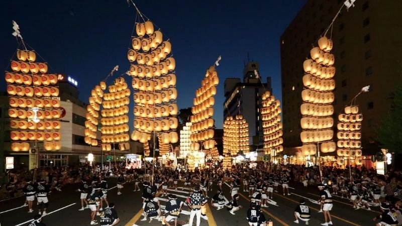 Không khí sôi động của lễ hội Kanto Matsuri