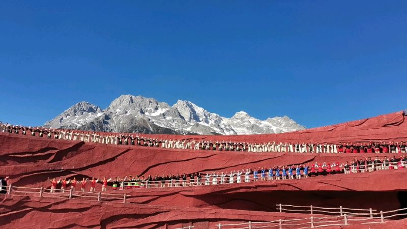 Hơn 500 diễn vi&ecirc;n đều l&agrave; người bản địa