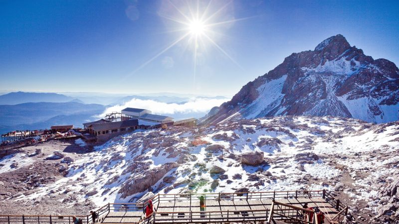 N&uacute;i tuyết Ngọc Long ch&iacute;nh l&agrave; s&acirc;n khấu của show