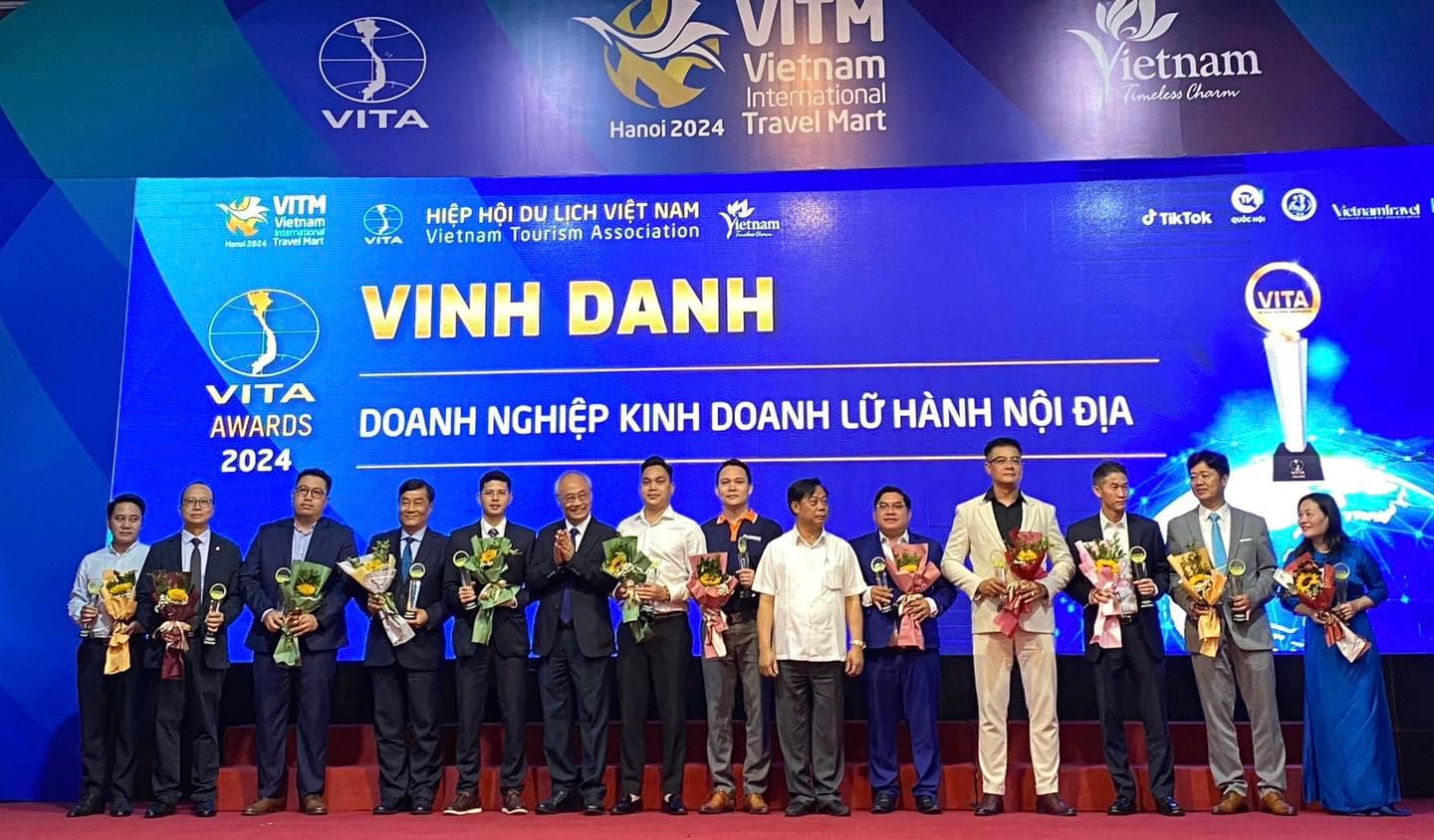 (vneconomy.vn) BestPrice tự hào nhận giải thưởng Công ty lữ hành hàng đầu Việt Nam
