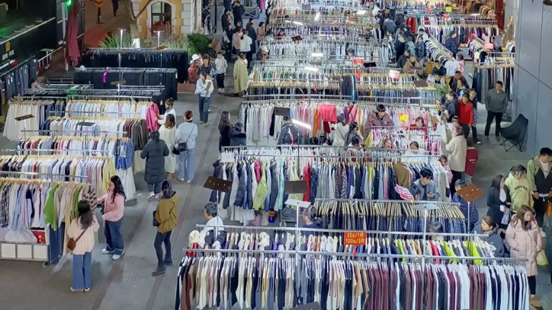 Tham quan và mua sắm tại chợ đêm Luosiwan