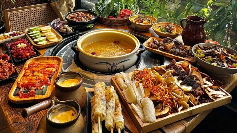 Lẩu nấm Vân Nam là món ăn đặc trưng và vô cùng bổ dưỡng