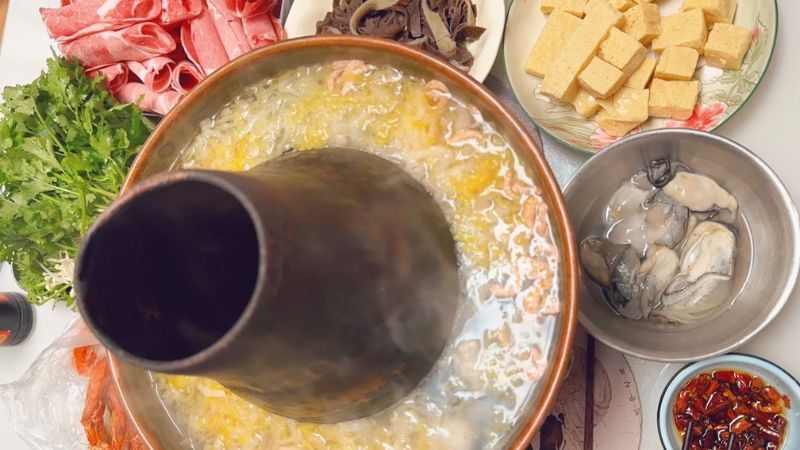 Lẩu Đ&ocirc;ng Bắc v&ocirc; c&ugrave;ng hấp dẫn