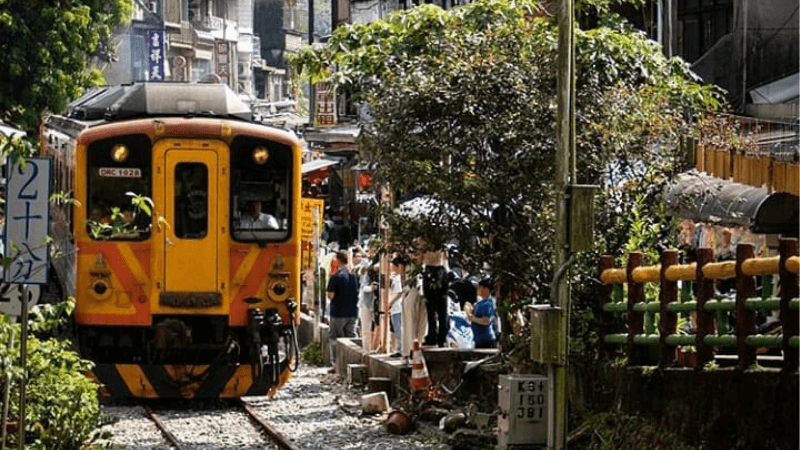 Đi tàu hỏa và ngắm trọn vẹn vẻ đẹp Đài Bắc đến phố cổ Shifen