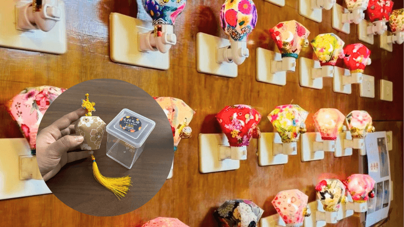 Mua quà lưu niệm tại phố cổ Thập Phần