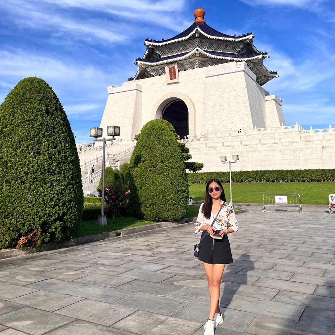 Check-in tại Đài tưởng niệm Tưởng Giới Thạch