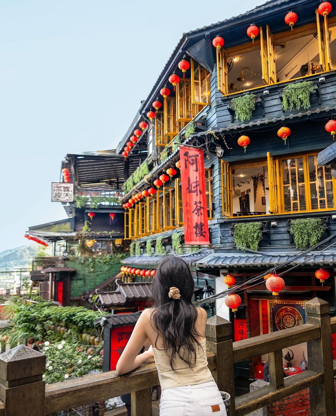 Những nếp nhà cổ kính tại Làng cổ Cửu Phần