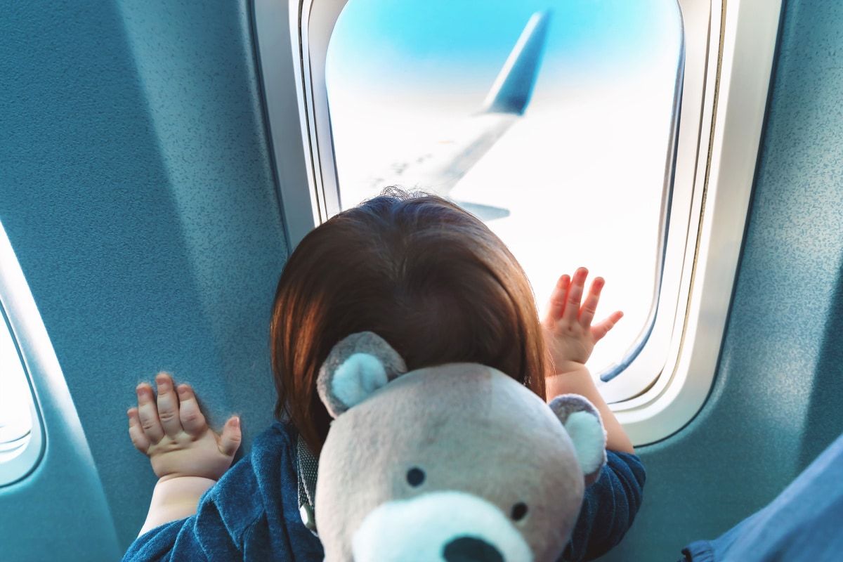 Dịch vụ trẻ em đi máy bay một mình Vietravel Airlines