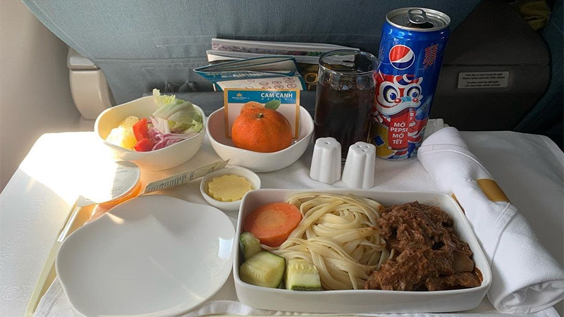 Review về đồ ăn trên chuyến bay Vietnam Airlines