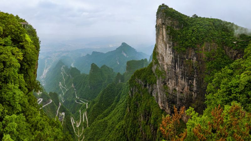 Thiên Môn Sơn hùng vĩ