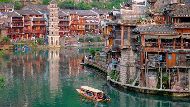 Phượng Hoàng Cổ Trấn đẹp yên bình, nên thơ