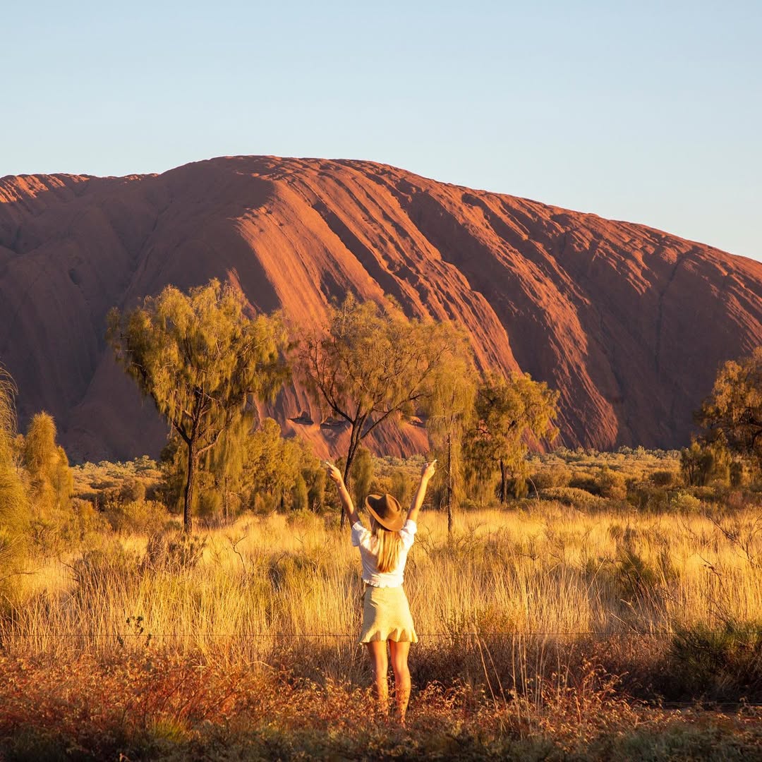 Khung cảnh hùng vĩ tại Uluru (Ayers Rock)