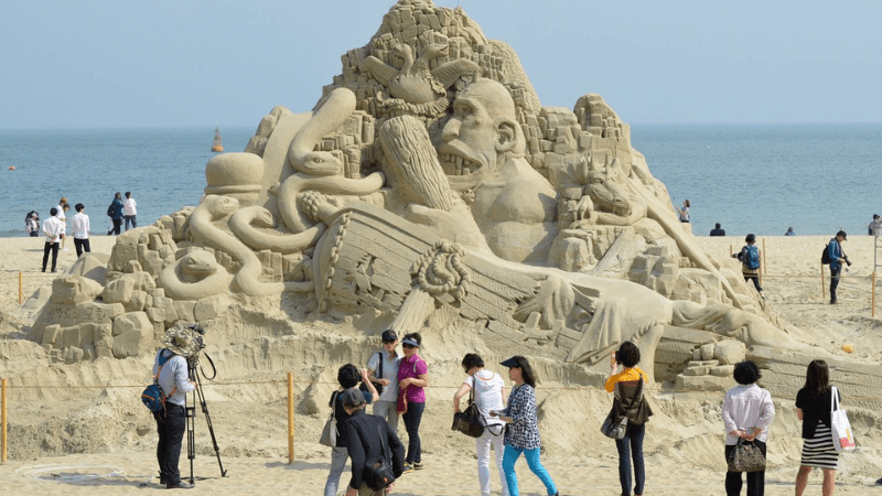 Khám phá Lễ hội cát Busan cùng Vietjet Air