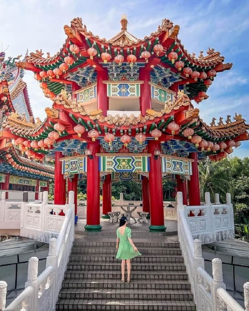 Cầu may mắn và bình an tại chùa Thiên Hậu