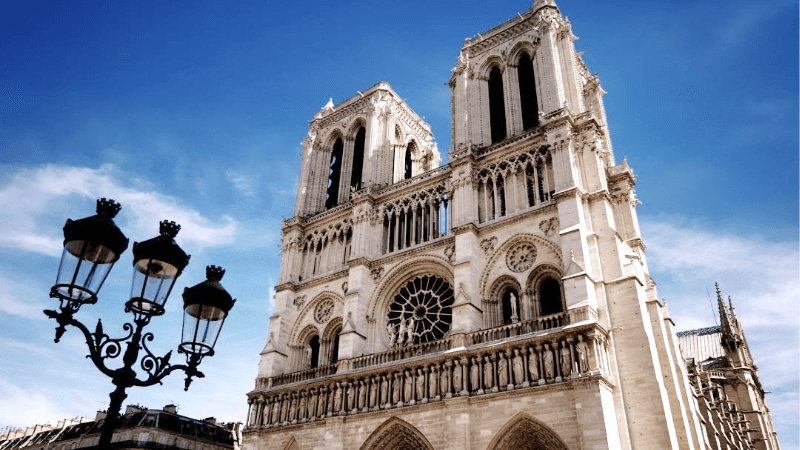 Nhà thờ Đức Bà Paris nổi tiếng