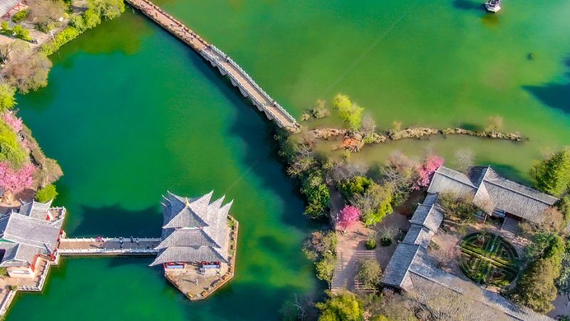 C&ocirc;ng vi&ecirc;n Hắc Long Đ&agrave;m nh&igrave;n từ tr&ecirc;n cao