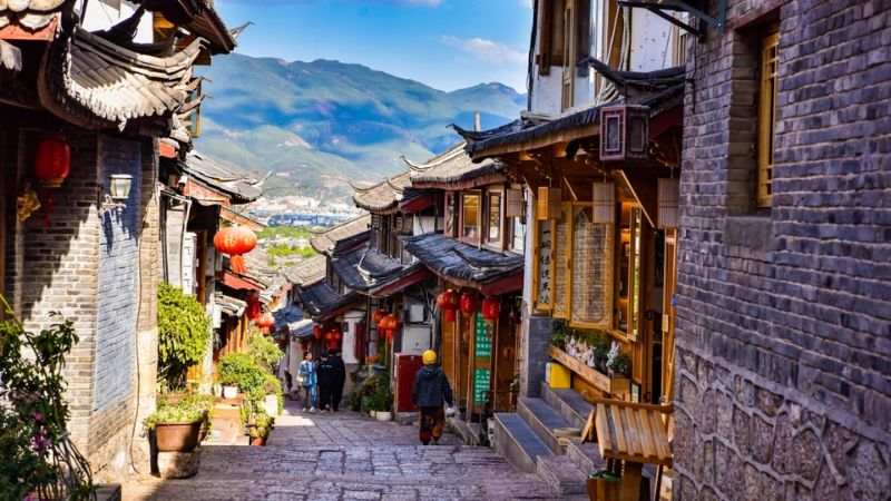 Lựa chọn đi bộ để cảm nhận nhịp sống của người d&acirc;n phố cổ 