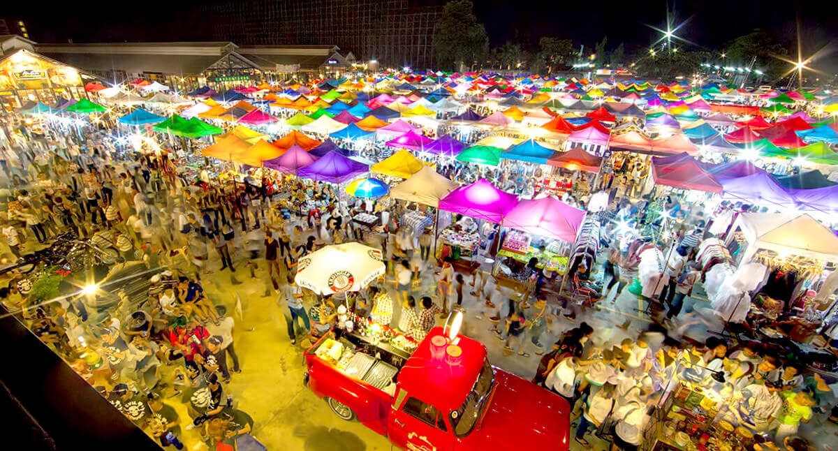 Chợ vào buổi tối cuối tuần Chatuchak Thái Lan