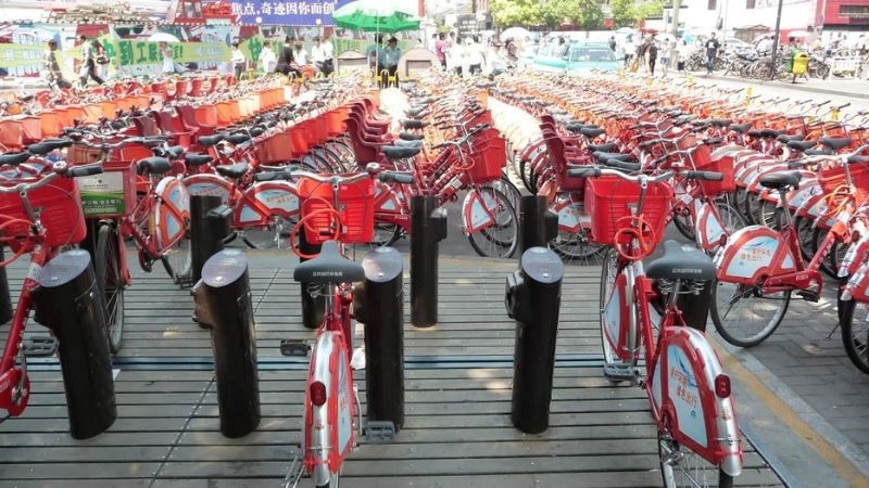 Xe đạp là phương tiện di chuyển xanh, sạch và tiện lợi khi du lịch Hàng Châu