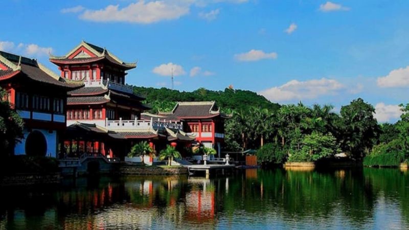 Trải nghiệm đi tàu ngắm phong cảnh làng quê Trung Quốc