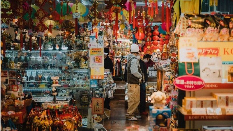 Mua đồ lưu niệm mang biểu tượng Kobe