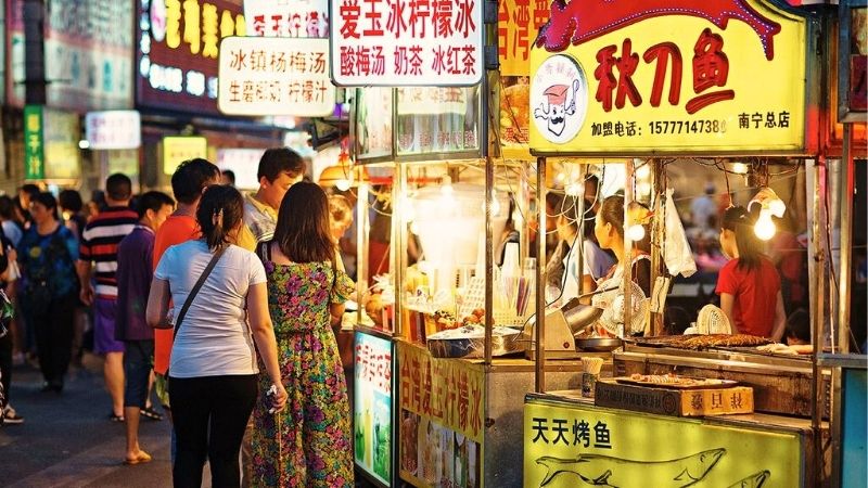 Thưởng thức món ăn đường phố tại Chợ đêm Trung Sơn