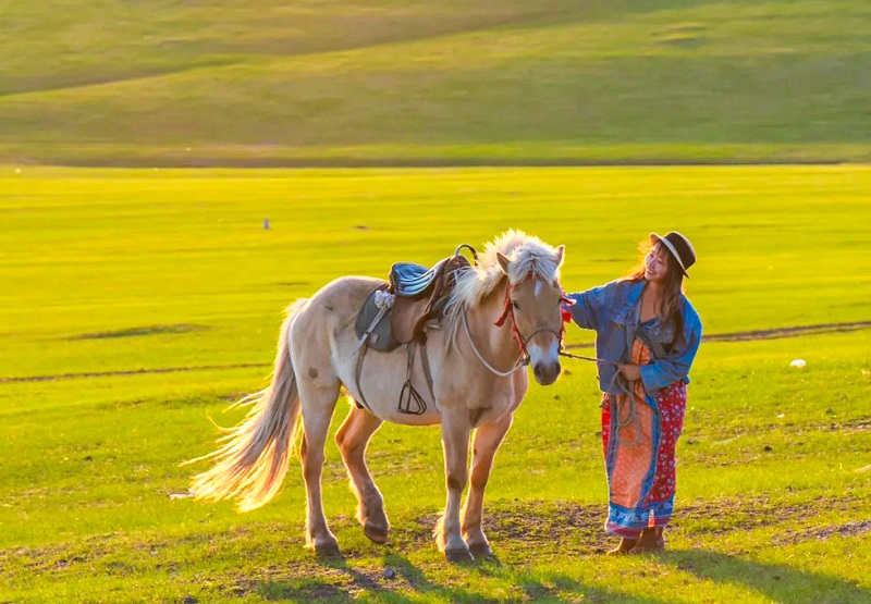 Trải nghiệm cưỡi ngựa trên thảo nguyên ngắm cảnh đẹp ở Shangrila