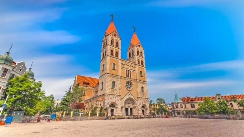 Kiến trúc Gothic kiểu Âu đặc trưng của Nhà thờ St. Michael