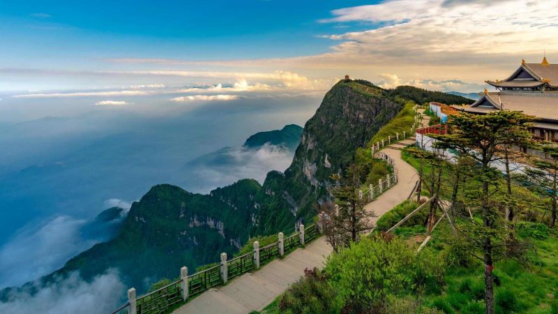 Cung đường lên núi Nga Mi linh thiêng