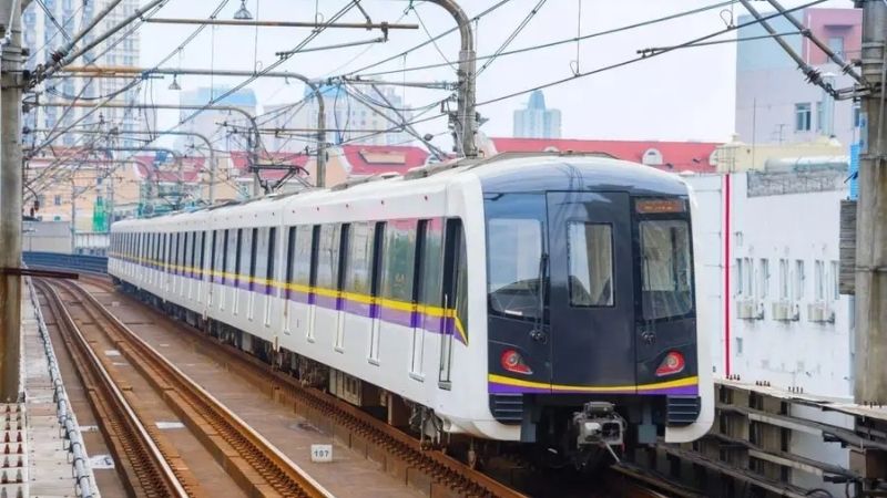 Di chuyển bằng t&agrave;u điện ngầm rất tiện lợi