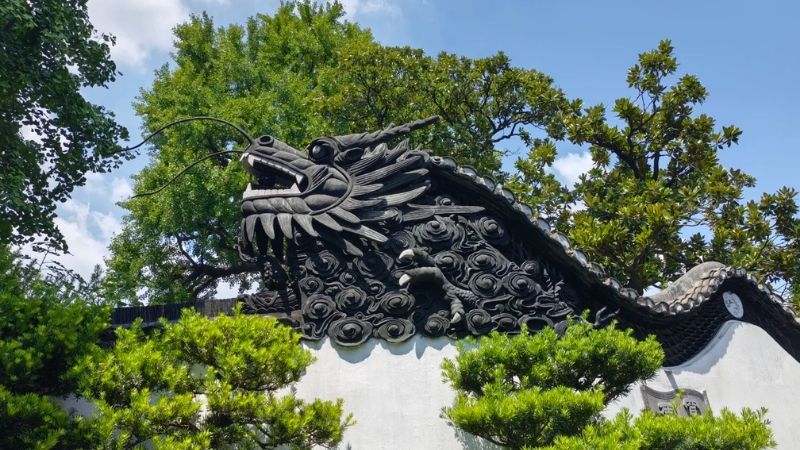 Vạn Hoa L&acirc;u với rồng 3 m&oacute;ng tr&aacute;nh phạm h&uacute;y