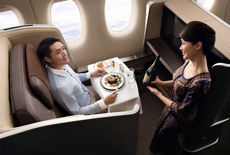 First Class (hạng Nhất) là hạng dịch vụ cao cấp nhất trên chuyến bay thương mại