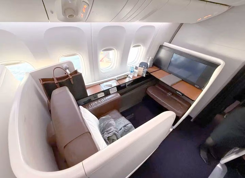 Khoang First Class cung cấp các tiện nghi cá nhân tăng trải nghiệm hành khách khi bay