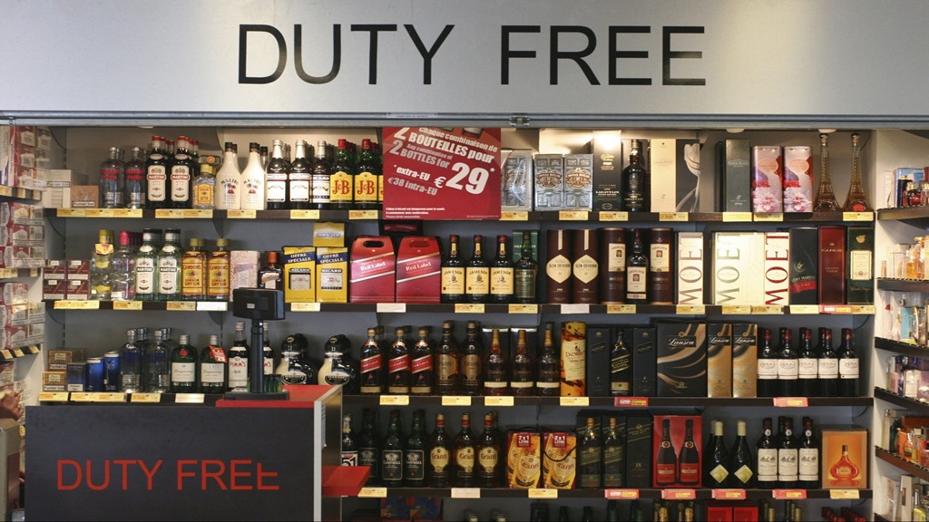 Mua rượu tại Duty Free được mang lên máy bay không