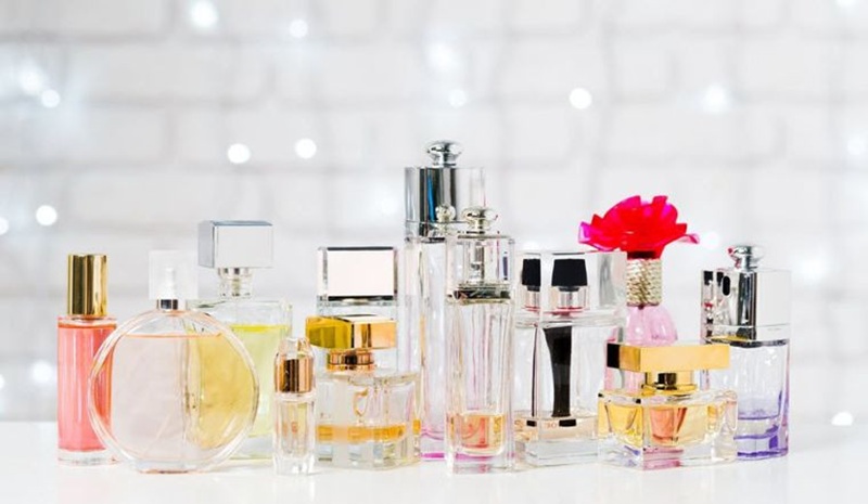 Mỗi chai nước hoa được phép xách tay lên máy bay không quá 100ml