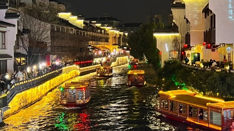 Trải nghiệm đi thuyền ngắm Nam Kinh về đ&ecirc;m