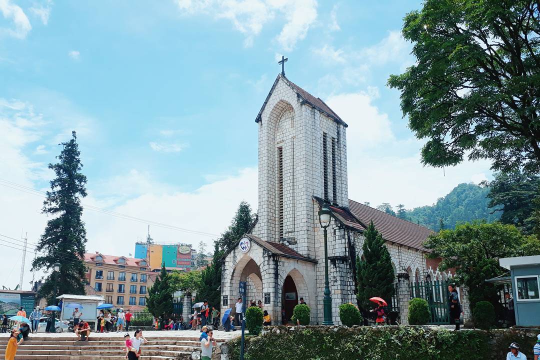 Nhà thờ cổ Sapa thuộc top 10 địa điểm đẹp ở Sapa