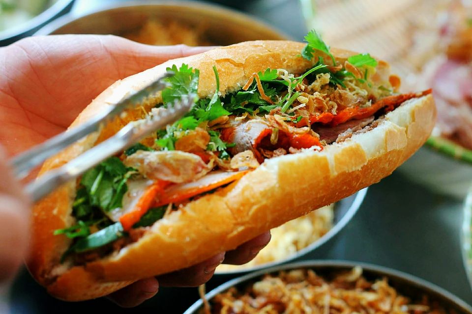 Bánh mì cũng là món ăn trưa ở Sài Gòn