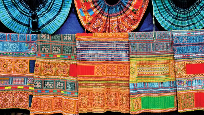 Những m&oacute;n đồ thổ cẩm của d&acirc;n tộc Thổ Gia