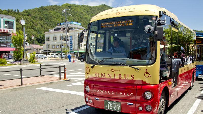  Red Line Bus - Tuyến ch&iacute;nh quanh hồ Kawaguchi