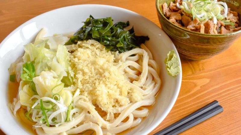 Yoshida Udon được thực kh&aacute;ch y&ecirc;u th&iacute;ch