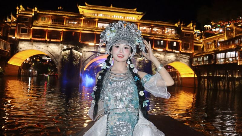 Check in tại Phượng Ho&agrave;ng Cổ Trấn 
