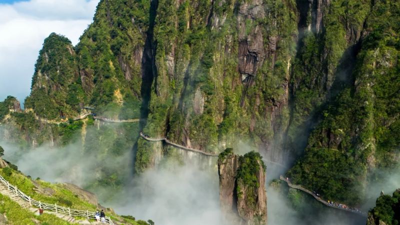 Thi&ecirc;n nhi&ecirc;n h&ugrave;ng vĩ tại Hồ Nam